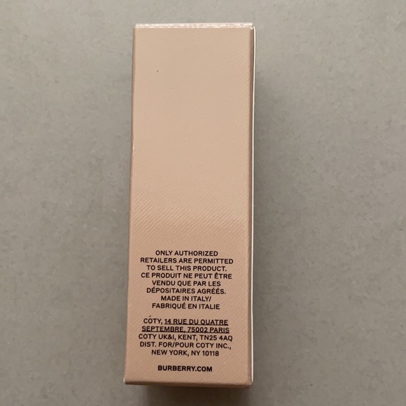 Burberry Kisses Lipstick - The Red 106 - Picture 6 of 9